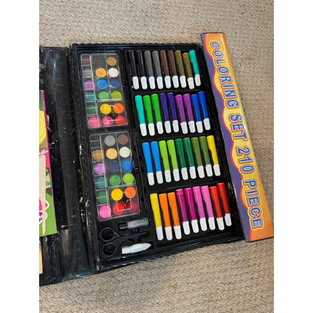 Art Park 210 Piece Coloring Set Portable Art‎ Kit Markers Pencils Pastels 38Y7